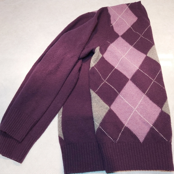 Men's V-Neck Sweater - Picture 7 of 8